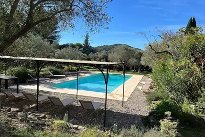 Image de Superbe mas du XVIIIème idéalement situé entre Saint Remy de Provence et Avignon