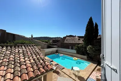 Image de Maison de village avec piscine et son poolhouse à La Garde-Freinet, Côte-d'Azur.