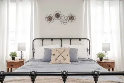 Image de Historic Ludlow Suites – 2 Apts!