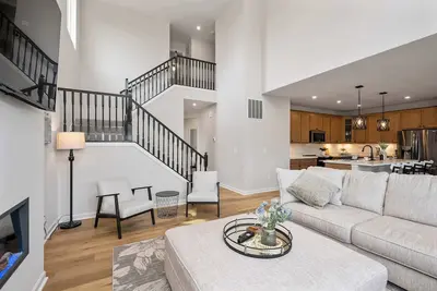 Image de Lunar Haven – Gorgeous 5 Bdr