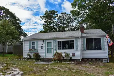 Image de Comfy Cape Cod cottage, sleeping 6, just. 4 miles to the beach.