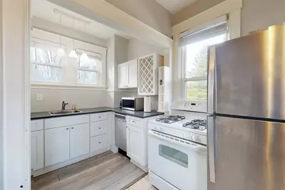 Image de The Vista View Villa 2 – Charming Retreat for 4!