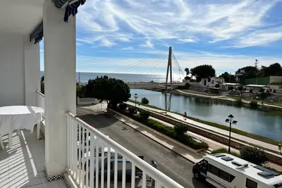 Image de Luminous and with incredible views | Front line beach apartment