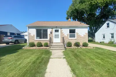Image de Charming 2-bedroom house with WiFi, with fenced in yard for pets!