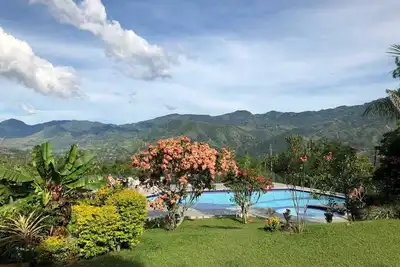 Image de Farm near Medellin with mountain views