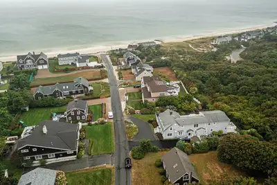 Image de Spacious 6-bedroom house with WiFi and Ac at Old Silver Beach in Falmouth