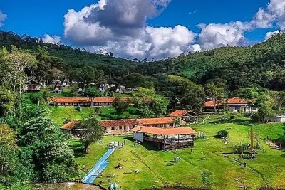 Image de Spacious 3-bedroom cabin in tranquil Vale with WiFi