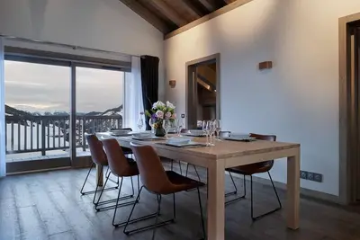 Image de Wifi, à 150m des pistes de ski, 3ème étage, vue montagne, sauna, balcon, parking, télévision, 145m²