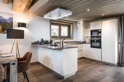 Image de Chalet, wifi, à 50m des pistes de ski, vue montagne/vallée, balcon, cheminée ou poêle à bois