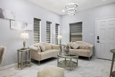 Image de Ivory Grace: Timeless Elegance, Modern Comfort