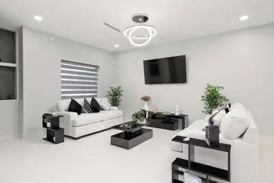 Image de Chic Monochrome Living: Where Style Meets Comfort