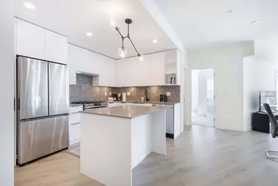 Image de Modern & Tranquil Langley Gem ~ Balcony ~ Parking!