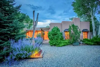 Image de Adobe home 20 min to Taos Ski Valley, Mtn Views on 2 acres