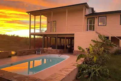 Image de Private 40 Acre Ranch House/ 3 Acre Lake with Pool and Hot-tub/ Near Bastrop