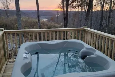 Image de Waters Edge Retreat with new hot tub