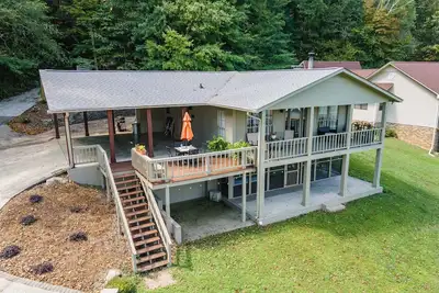 Image de Peaceful waterfront home in prime location