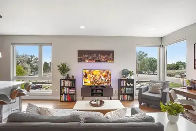 Image de Slofax Place - Modern 2 Bedroom Townhome in Sloans Lake Denver
