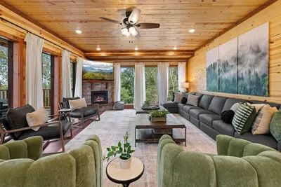 Image de Brand New Greenleaf Lodge ~Indoor Pool ~ Hot Tub