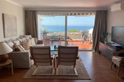 Image de Sea views, large terrace and access to pool.