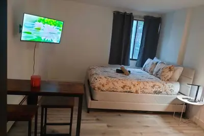 Image de Calm Oasis in the Heart of Calgary