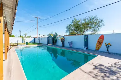 Image de Peoria Paradise -Spacious 4 bed w/ Heated Pool, Putting Green, Amazing backyard!