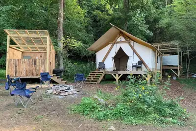 Image de Mountaintop Glamping Tent at Growing Faith Farms