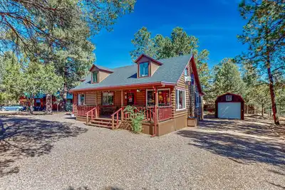 Image de Cozy cabin with fireplace, farmers porch, central Ac & close to trails!