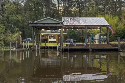 Image de Relax on the River - Waterfront Property