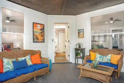 Image de Historic Hideaway: Cozy Stay Near Beach & Downtown