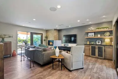 Image de Fresh & Modern 3 Bdr Just Blocks from Beach!