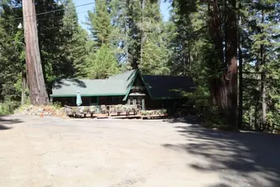 Image de \"The Lodge\" River Access 2 Kitchens Dines 18 ppl\n\n