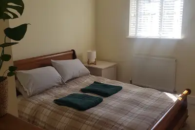 Close to Silverstone-Beautiful  spacious \n4 bed  property- sleeps 7