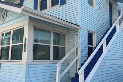 Image de Beach Bungalow Steps away from the Sand and Ocean - Enjoy Free Wifi and Parking