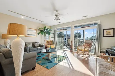 Image de Beachwalk Villa 12! Easy Walk to Beach & Downtown Folly! Partial Ocean Views