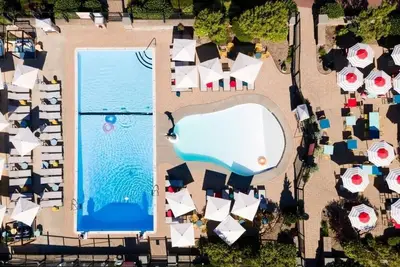 Image de Pool Glimpse: Red Jacket Resort, 2 Queens, Pool Access, Boardwalk Fun, 2 Rooms