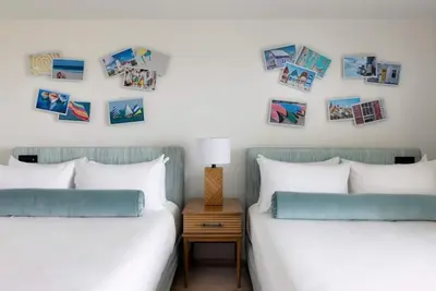 Image de Riverfront Dreams: 2 Queens, Red Jacket Resort, Two Relaxing Rooms