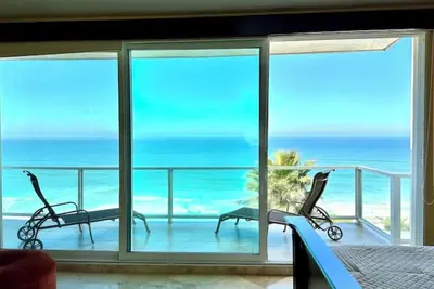 Image de Beautiful beachfront home in 24h gated community