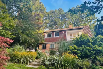 Image de Mid-Century Modern, family friendly, with a garden in Hastings