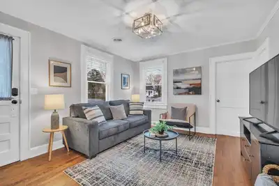 Image de 2Br/2Ba w/ Patio and Workspace walk to Cherrydale