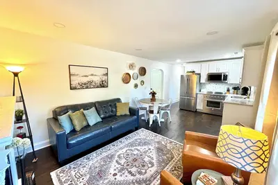 Image de Buttercup Hideaway; Cozy oasis near Wfu, Reynolda Gardens & Historic Graylyn