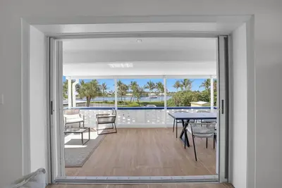 Image de Unit 9 Pelican Oceanfront 2 Bed 2 Bath Private Condo