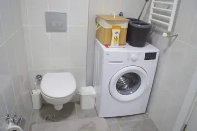 Image de Two Bedroom Apartment Free parking WiFi Th30\n\n