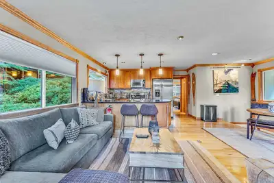 Modern Tahoe Retreat with Grill, Walk to Beach