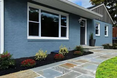 Image de Private upper level 3-bedroom oasis with Ac and WiFi. (Host occupies basement)