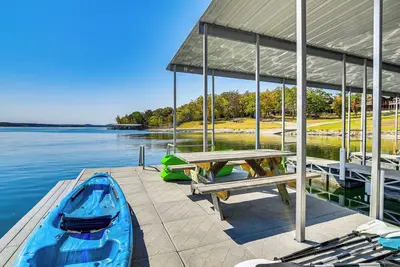 Image de 5 Mi to Silver Dollar City: Table Rock Lake Cabin!