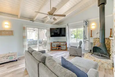Image de Home Near Beach in Alligator Point: Rooftop Deck!