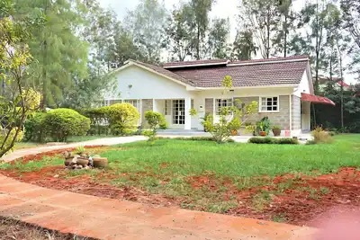Image de 3-bedroom standalone home, spacious garden with daybed, located in Karen, Nairobi.