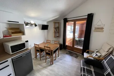 Image de Appartement fonctionnel 4. 5 pers, proche pistes et commerces, balcon exposé Sud-Est