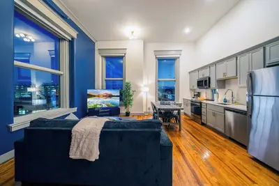 Image de Bright Unit w/ Free Parking |Medical District