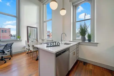 Image de Modern Loft with Free Parking | Near Hospitals